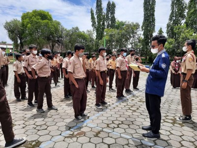 Membantu Kegiatan Pramuka