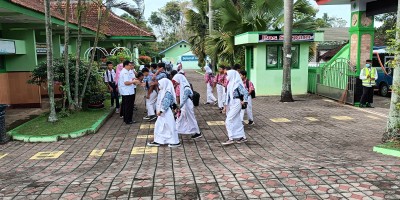 budaya antri dan piket pagi